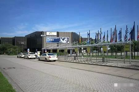 plastic molding machine