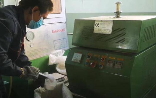 How to Use Preheater Machine for Preheating Melamine Powder?